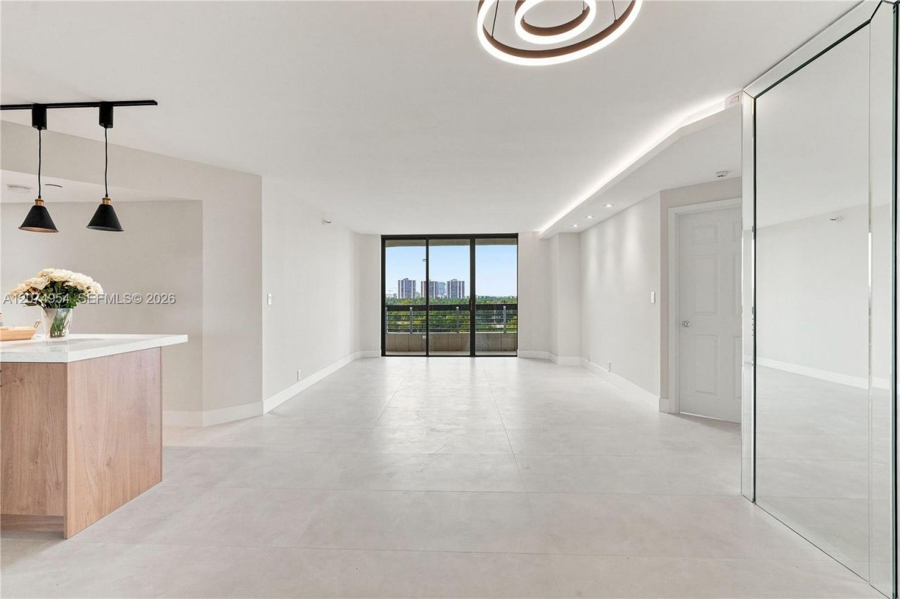 3530 Mystic Pointe Dr, Unit 808, Aventura, FL 33180 Photo