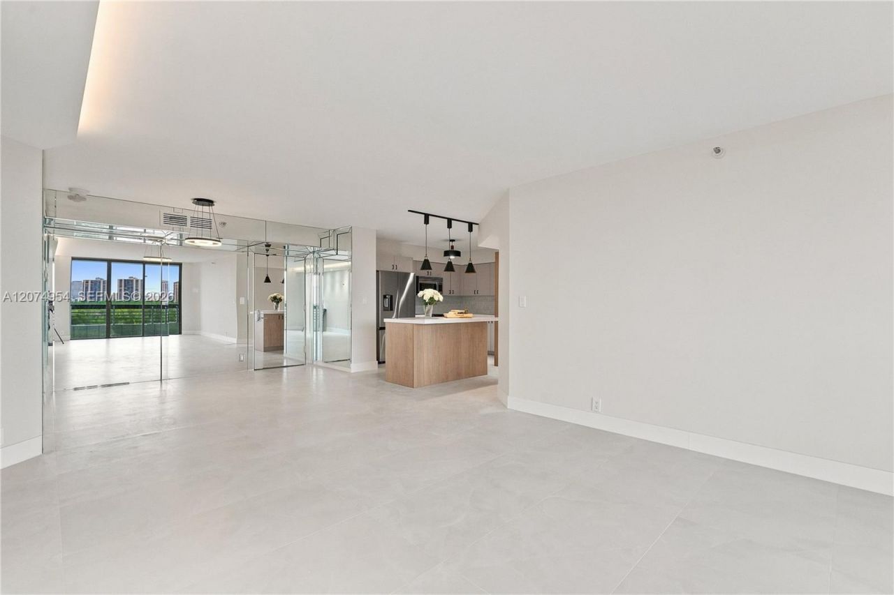 3530 Mystic Pointe Dr, Unit 808, Aventura, FL 33180 Photo