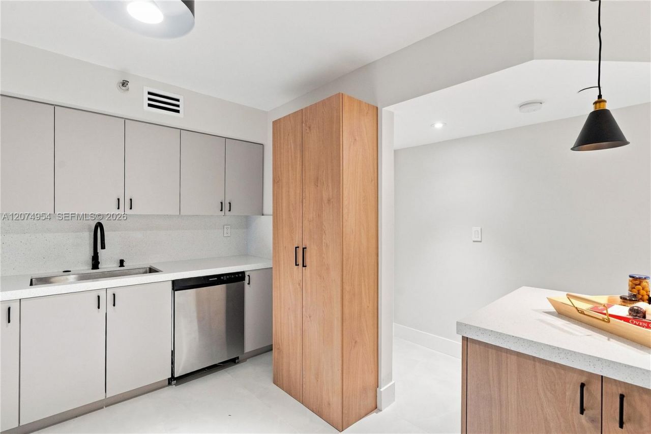 3530 Mystic Pointe Dr, Unit 808, Aventura, FL 33180 Photo