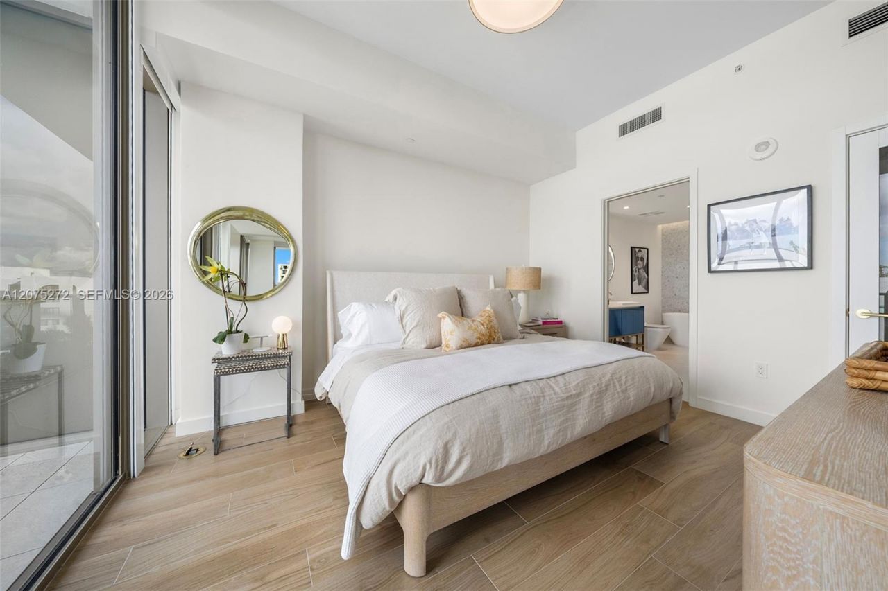 2678 Tigertail Ave, Unit 401, Miami, FL 33133 Photo