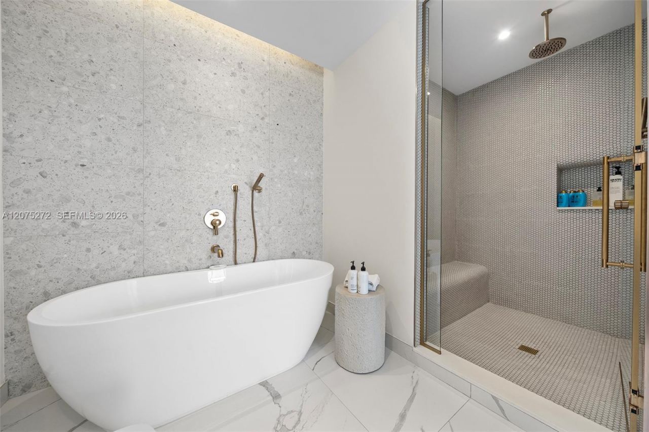 2678 Tigertail Ave, Unit 401, Miami, FL 33133 Photo