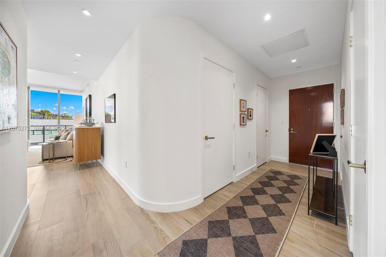 2678 Tigertail Ave, Unit 401, Miami, FL 33133 Photo