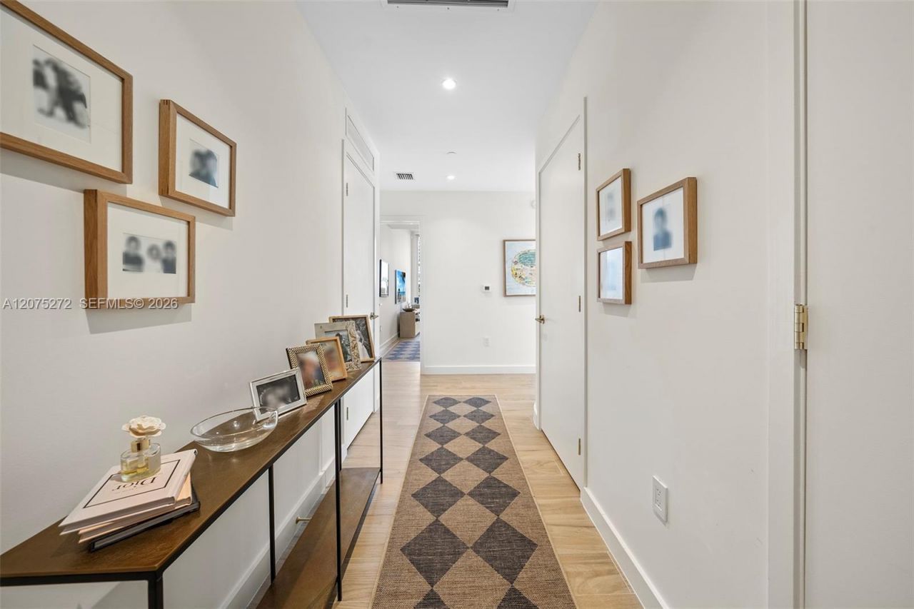 2678 Tigertail Ave, Unit 401, Miami, FL 33133 Photo