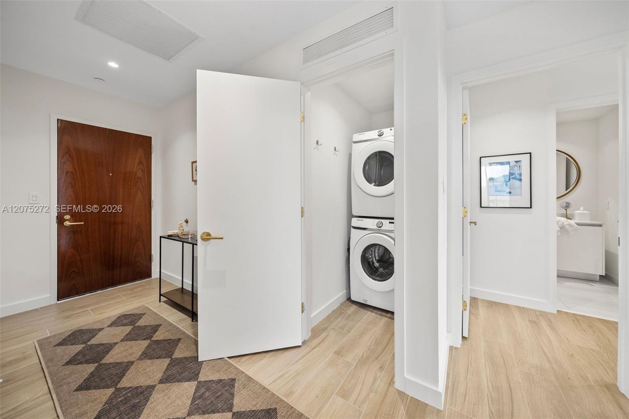 2678 Tigertail Ave, Unit 401, Miami, FL 33133 Photo