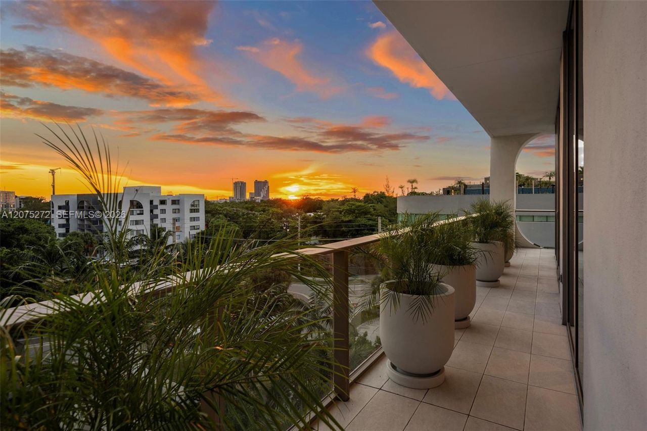 2678 Tigertail Ave, Unit 401, Miami, FL 33133 Photo