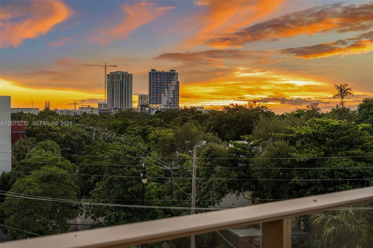 2678 Tigertail Ave, Unit 401, Miami, FL 33133 Photo
