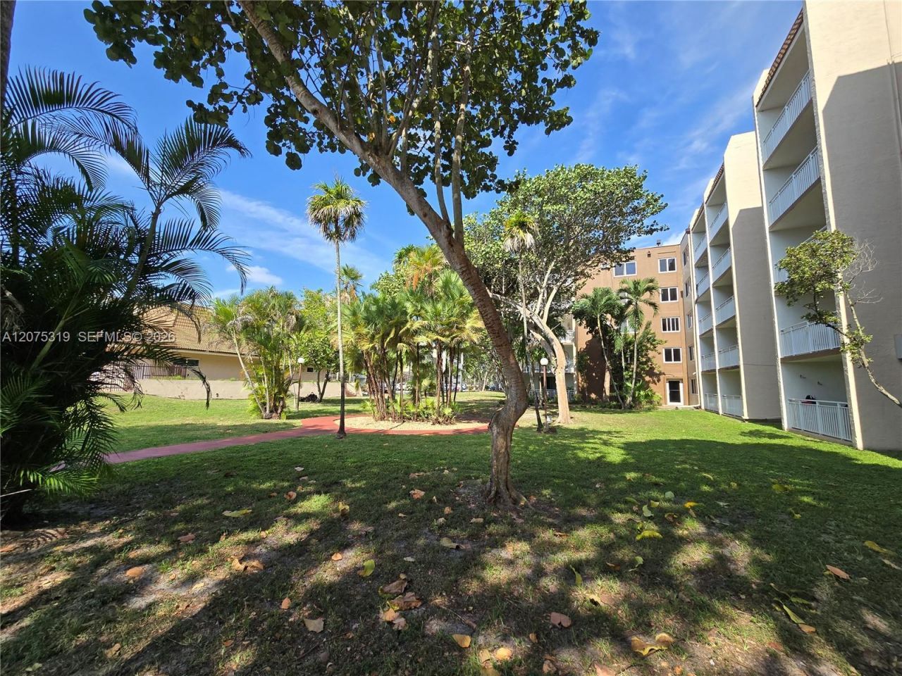 6940 Miami Gardens Dr , Unit 1-319, Hialeah, FL 33015 Photo