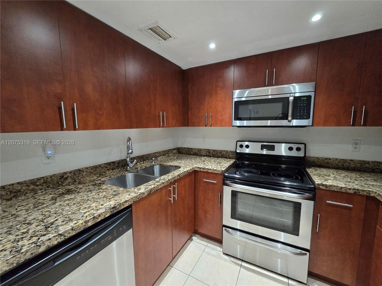 6940 Miami Gardens Dr , Unit 1-319, Hialeah, FL 33015 Photo