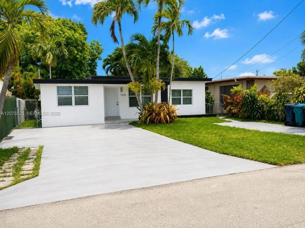 7239 NW Third St , Miami, FL 33126