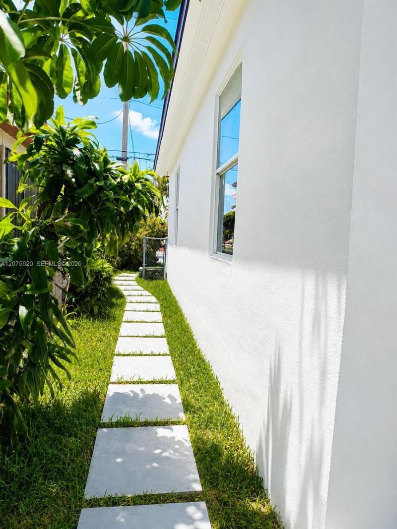7239 NW Third St , Miami, FL 33126 Photo