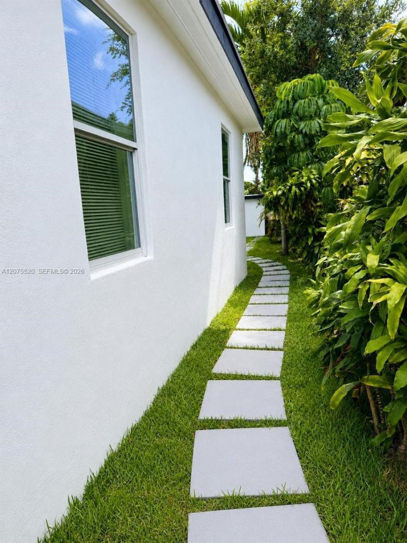 7239 NW Third St , Miami, FL 33126 Photo