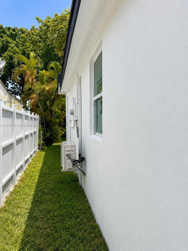7239 NW Third St , Miami, FL 33126 Photo