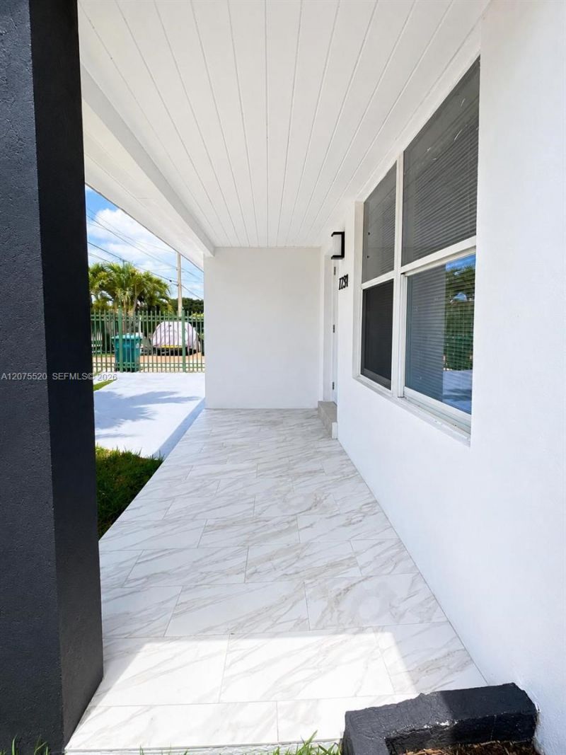 7239 NW Third St , Miami, FL 33126 Photo