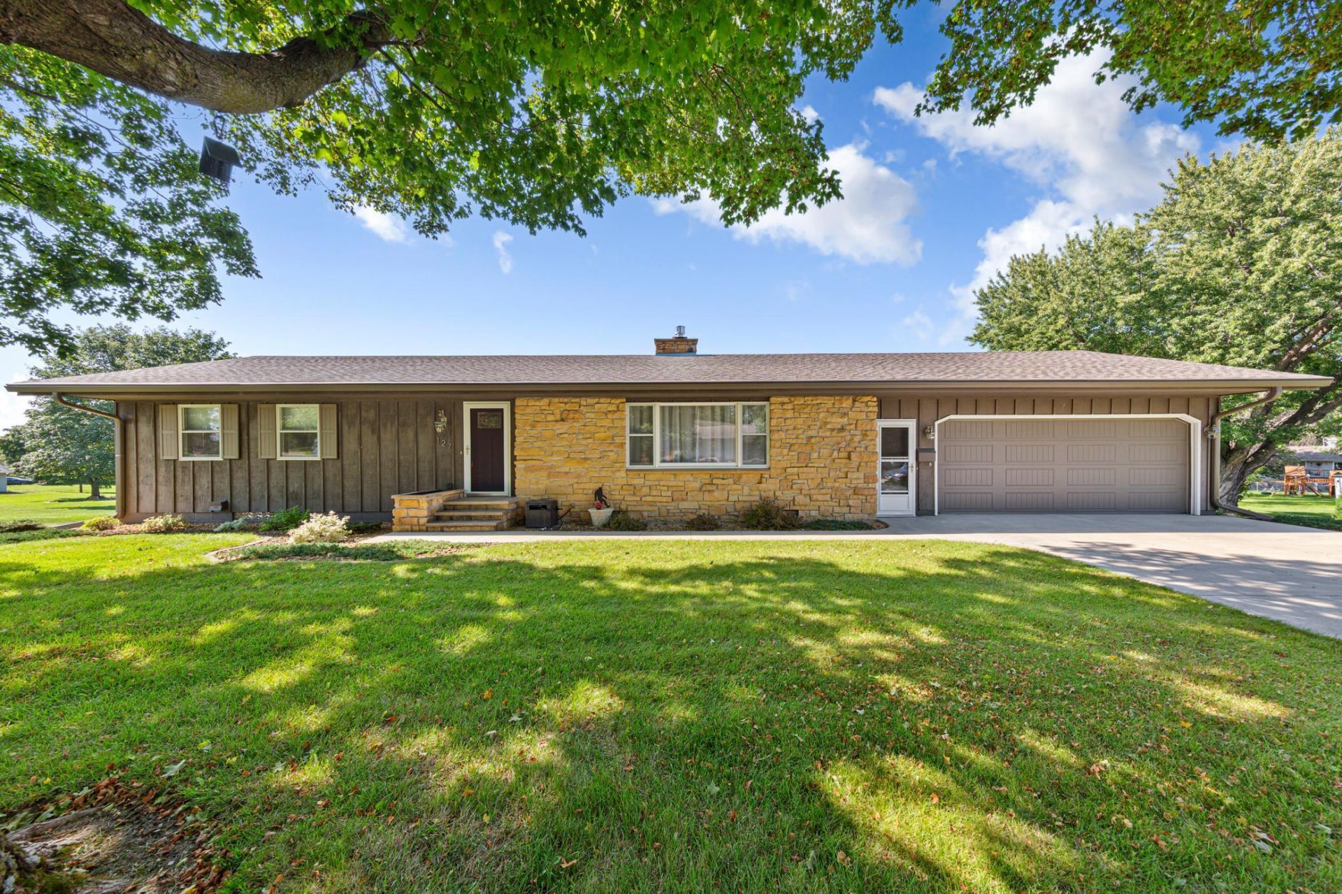 127 Woodcrest Terrace, Le Sueur, MN 56058 Main Photo