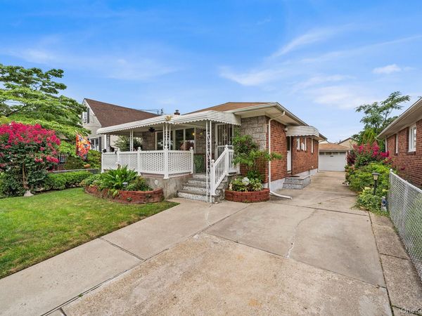 44 Belmont Boulevard , Elmont, NY 11003