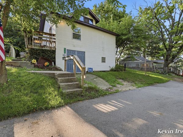 6780 Tulare Avenue NE, Rockford, MI 49341