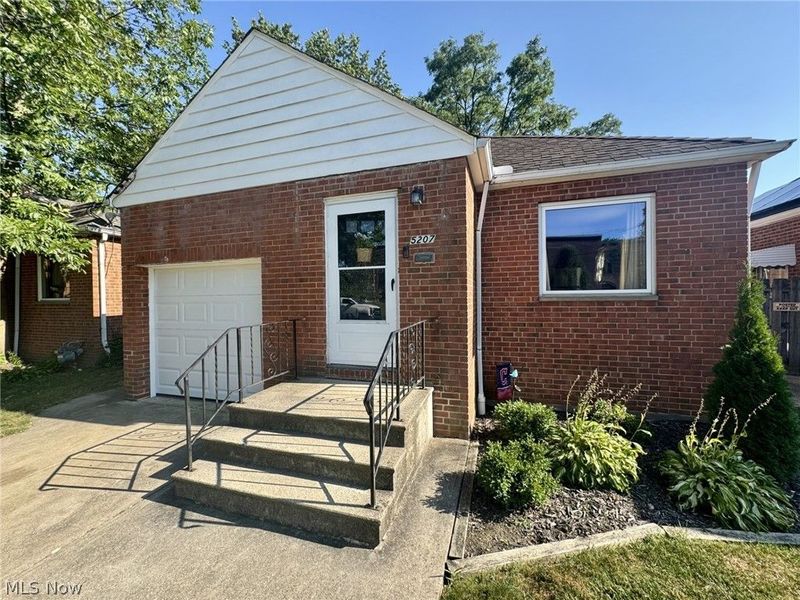 5207 Redfern Road, Parma, OH 44134 Photo 2