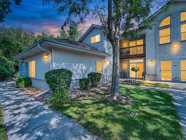 6115 S Creekside DRIVE, Unit #12, Cudahy, WI 53110