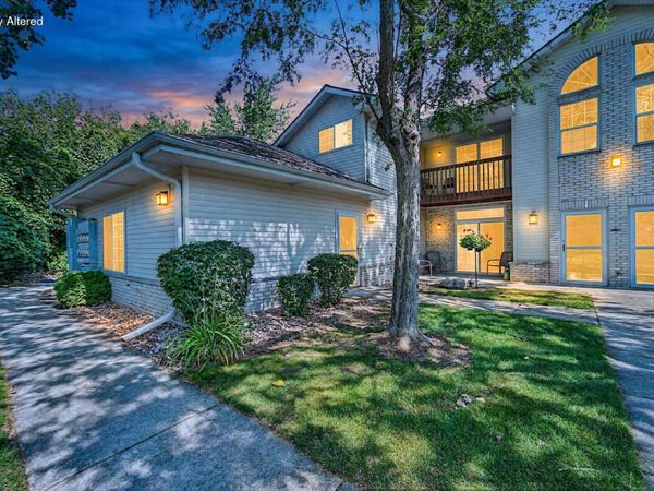 6115 S Creekside DRIVE, Unit #12, Cudahy, WI 53110