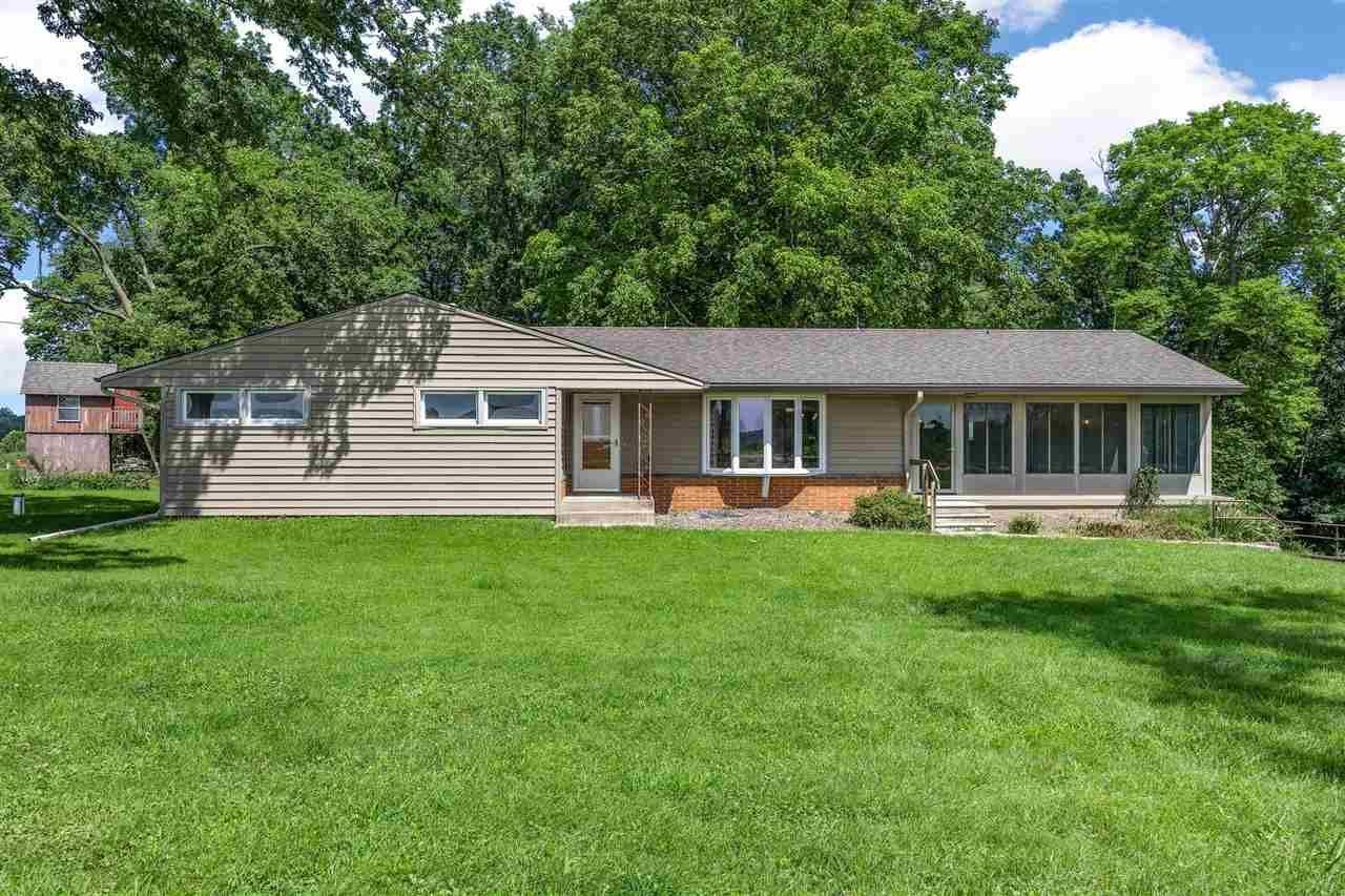 3063 Newport Rd Ne, Iowa City, IA 52240 Main Photo