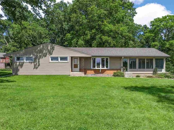 3063 Newport Rd NE, Iowa City, IA 52240