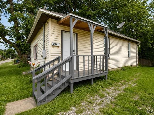 802 W 9th St , Johnston City, IL 62951
