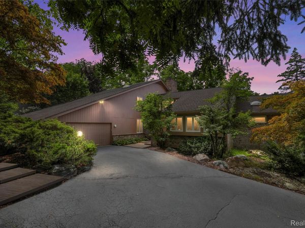 4972 Champlain Circle, West Bloomfield Township, Mi 48323