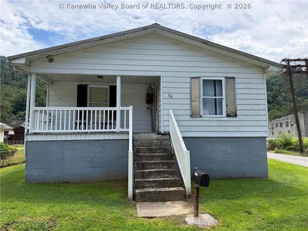 28 Whitetail Avenue, Omar, WV 25612