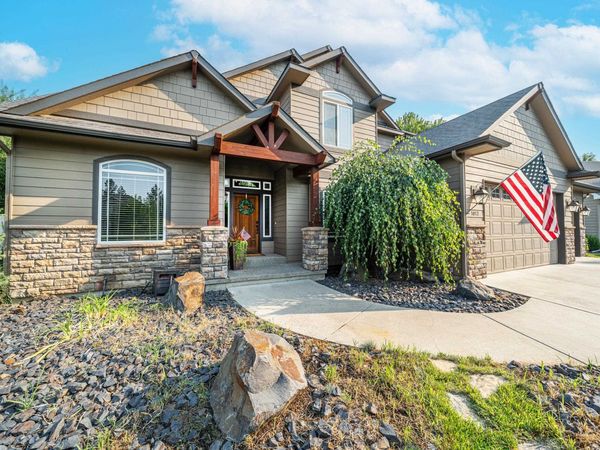 1017 E Golden Ct, Spokane, WA 99208