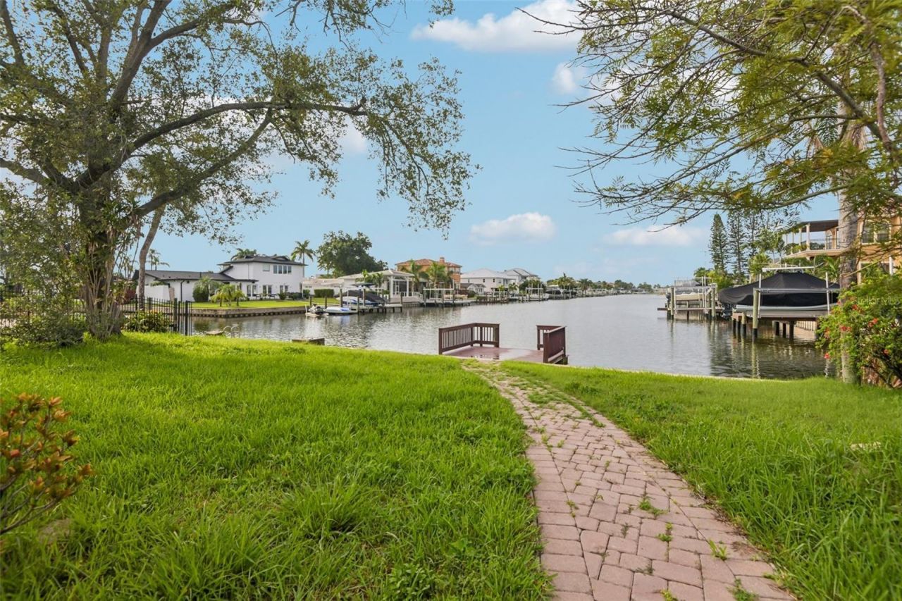 4008 Dana Shores Drive , Tampa, FL 33634 Photo