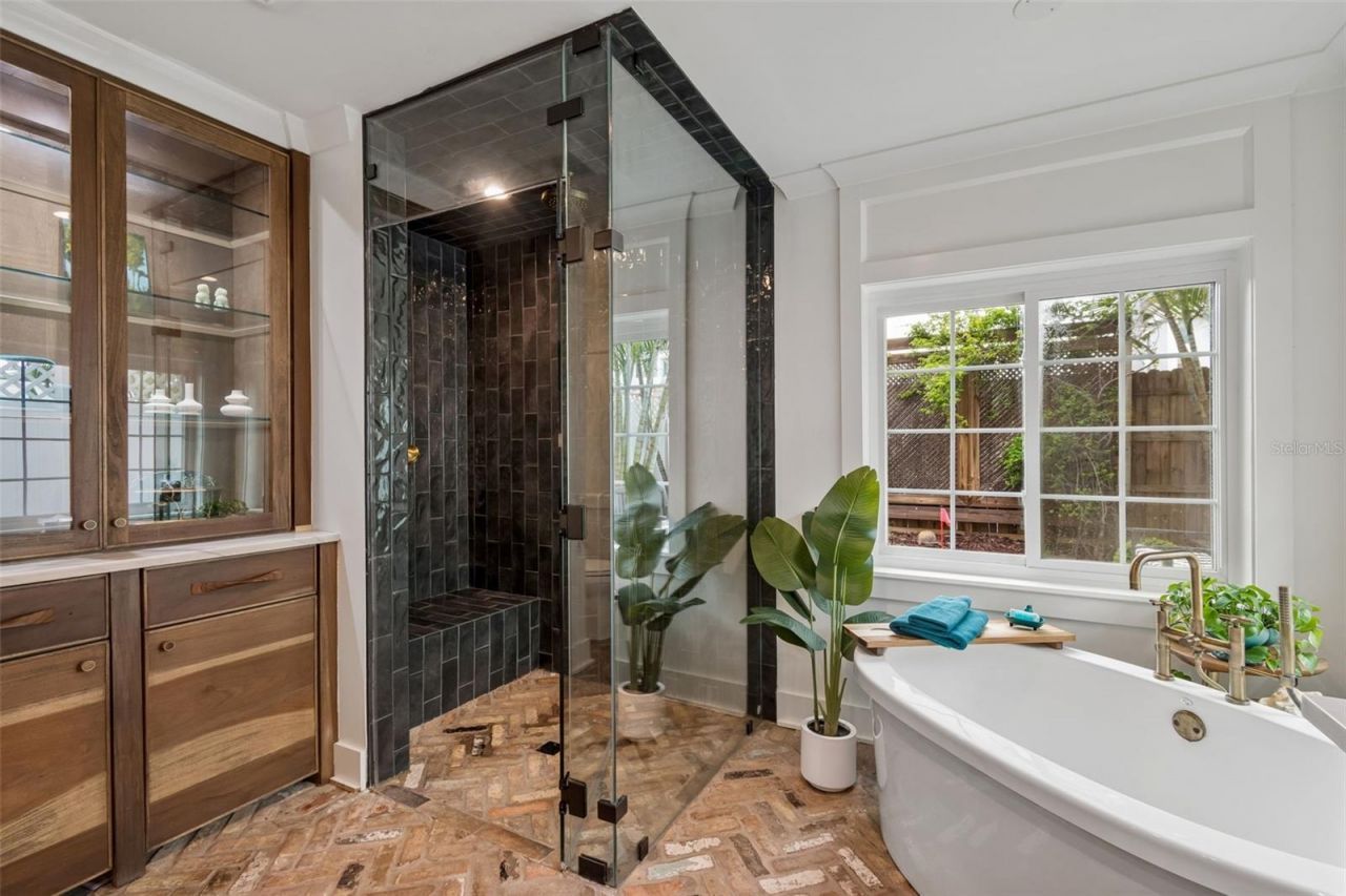 2807 W Fountain Boulevard, Tampa, FL 33609 Photo