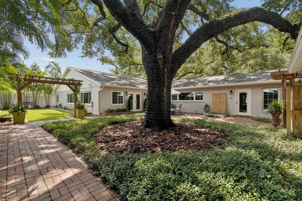 2807 W Fountain Boulevard, Tampa, FL 33609 Photo