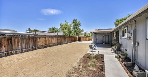 345 E Gault Way, Sparks, NV 89431 Photo