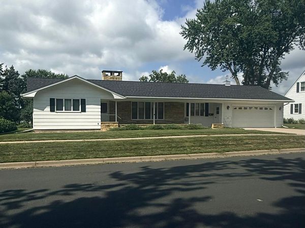 320 S Cedar Street , Belle Plaine, MN 56011