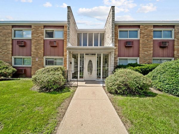 120 Collen Drive , Unit 219, Lombard, IL 60148