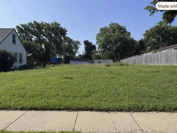 3323 W RAMSEY AVENUE, Greenfield, WI 53221