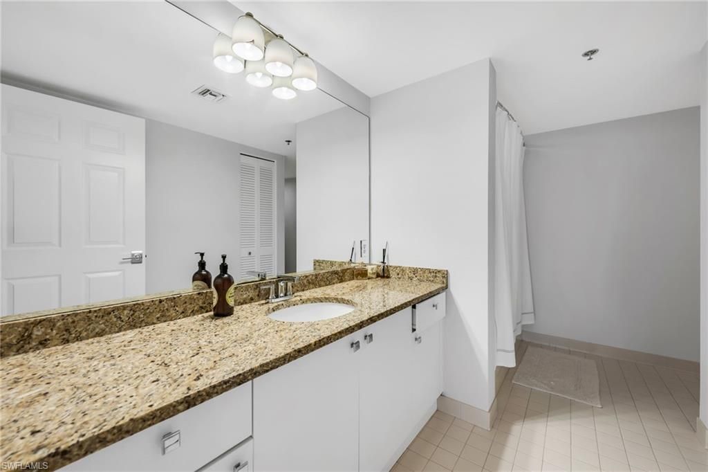 6585 Nicholas Blvd , Unit 1702, Naples, FL 34108 Photo