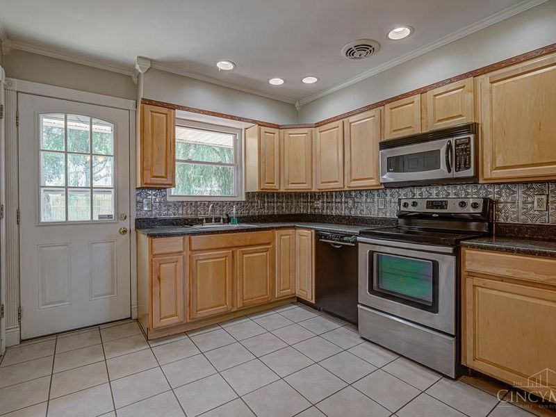 635 Stafford Drive, Hamilton, OH 45013 Photo 8