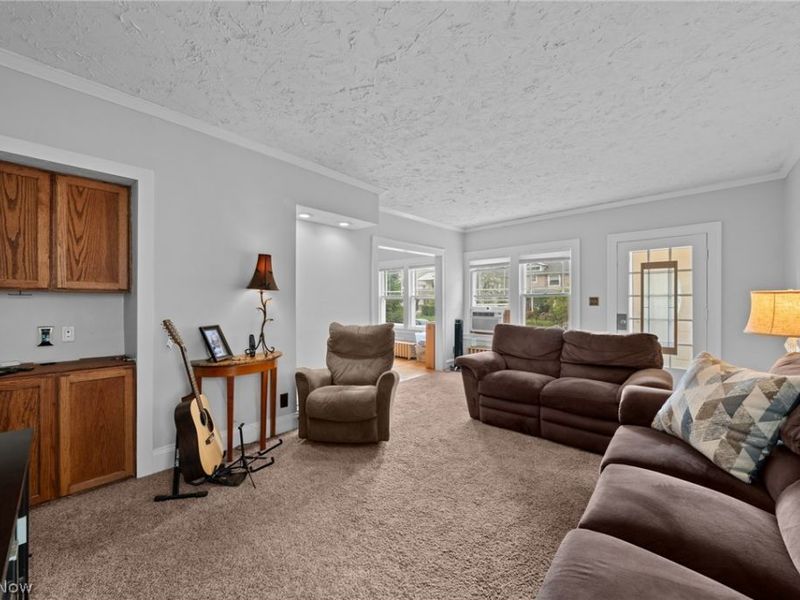 3322 E Fairfax Road, Cleveland Heights, OH 44118 Photo 2