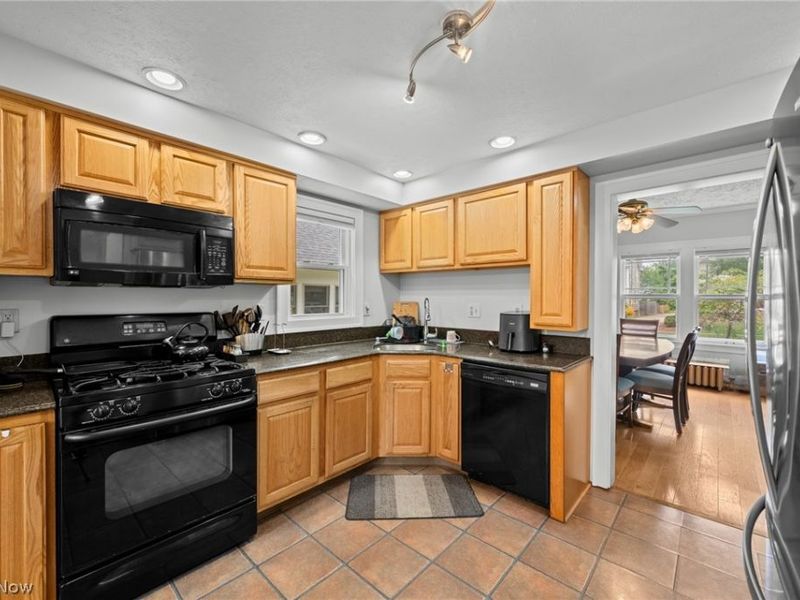 3322 E Fairfax Road, Cleveland Heights, OH 44118 Photo 6