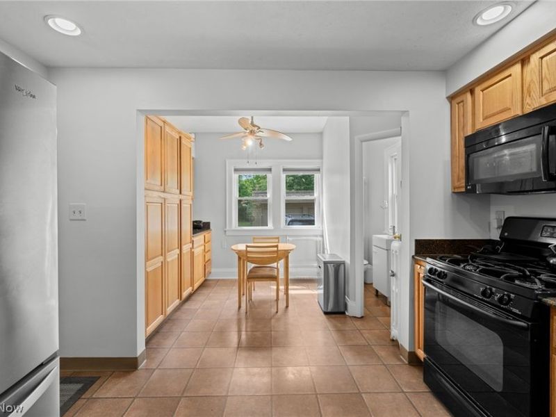 3322 E Fairfax Road, Cleveland Heights, OH 44118 Photo 9