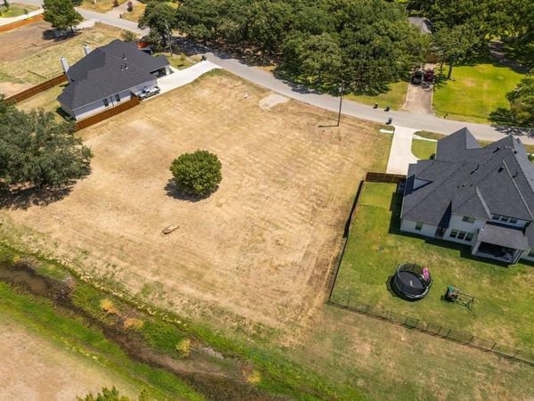 7614 Cranford Court , Arlington, TX 76001