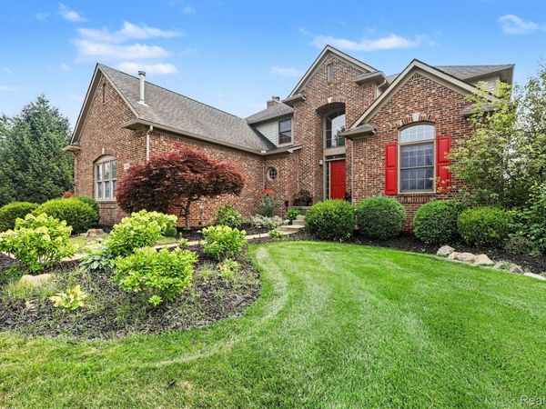 3544 S Creek Drive, Oakland Township, Mi 48306