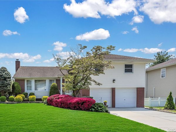 76 Robby Lane , Manhasset Hills, NY 11040