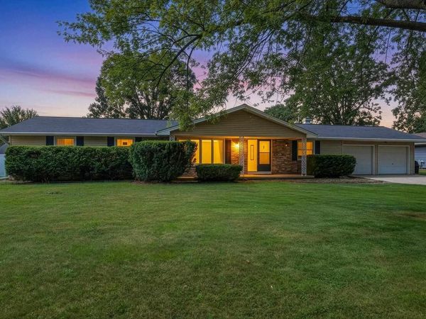 1327 SKYLARK LANE, Green Bay, WI 54313