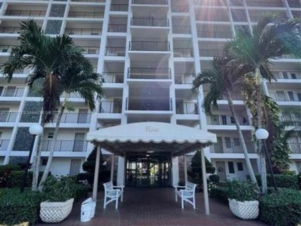 3100 N PALM AIRE Drive, Unit 204, Pompano Beach, FL 33069