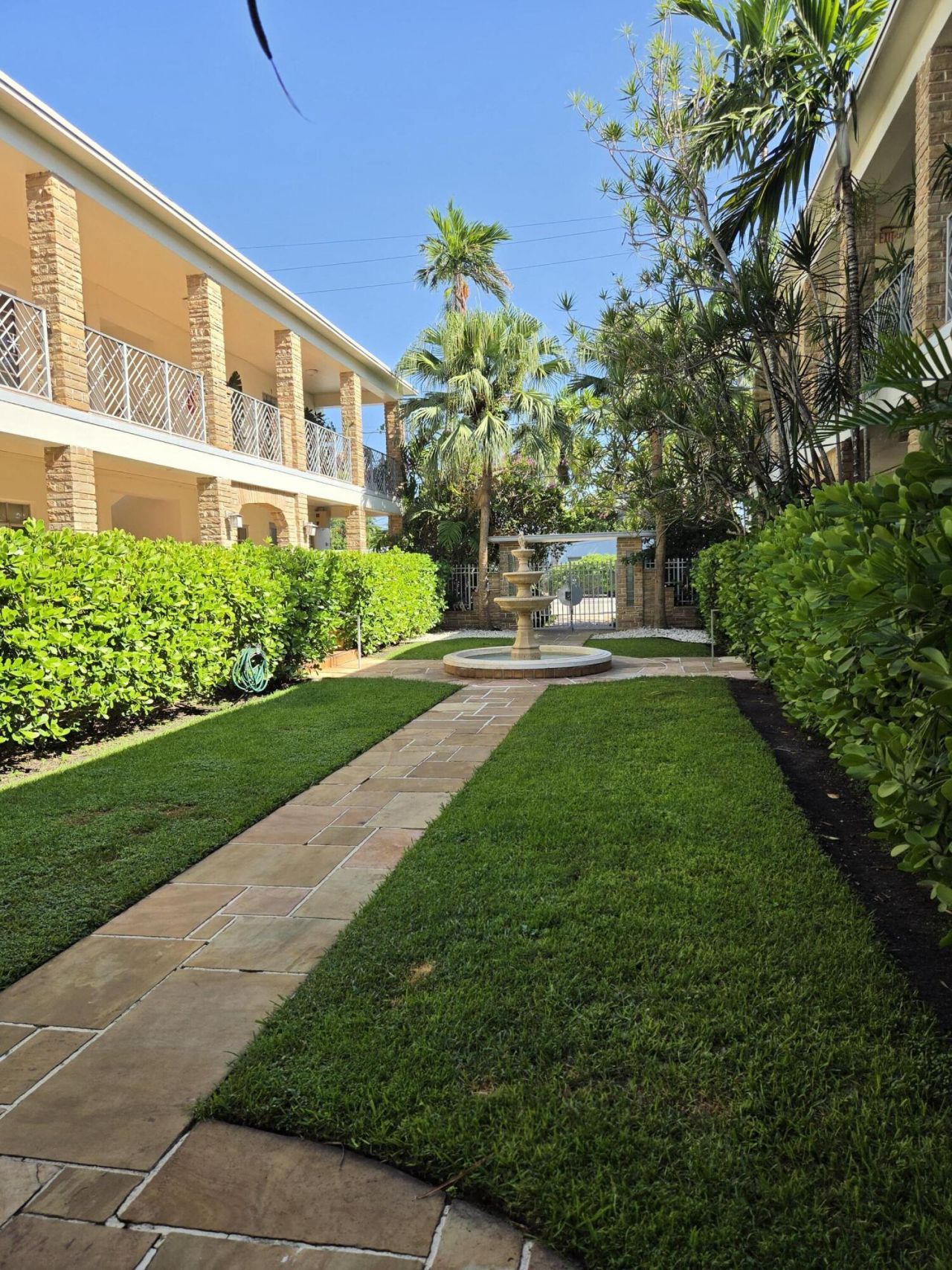 2131 Calais Drive, Unit 7, Miami Beach, FL 33141 Photo