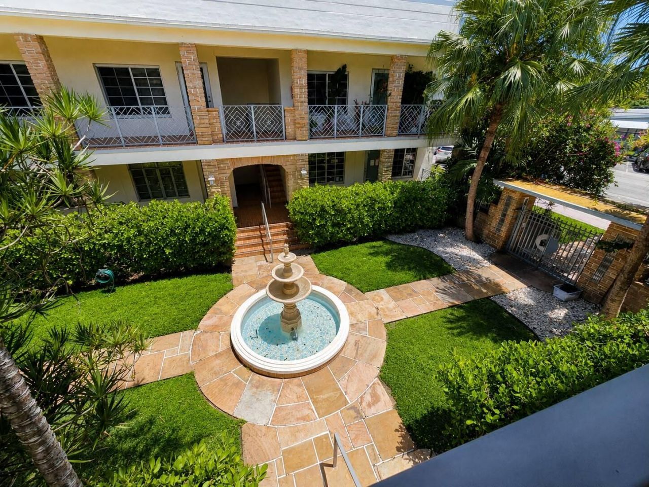 2131 Calais Drive, Unit 7, Miami Beach, FL 33141 Photo