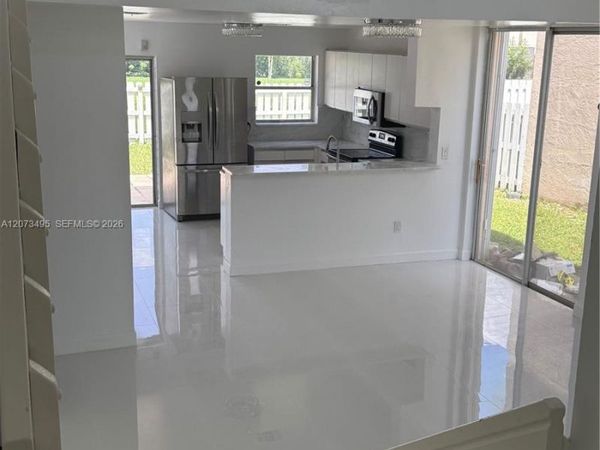 875 NW 99th Ave , Plantation, FL 33324