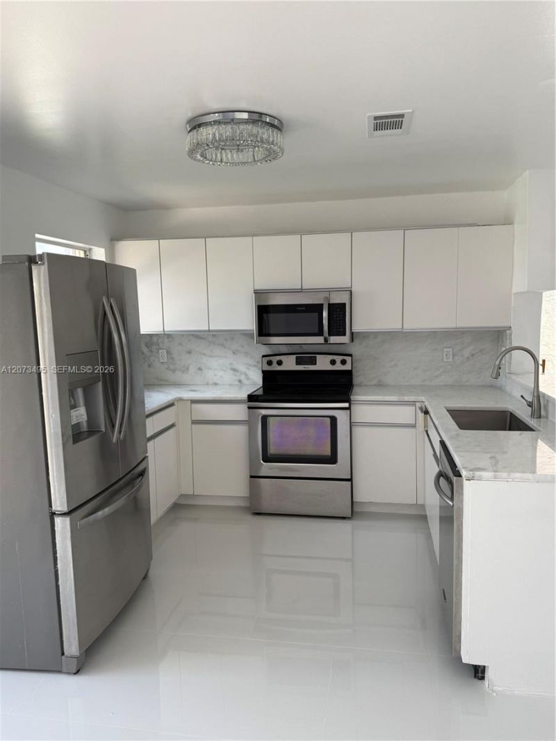 875 NW 99th Ave, Plantation, FL 33324 Photo